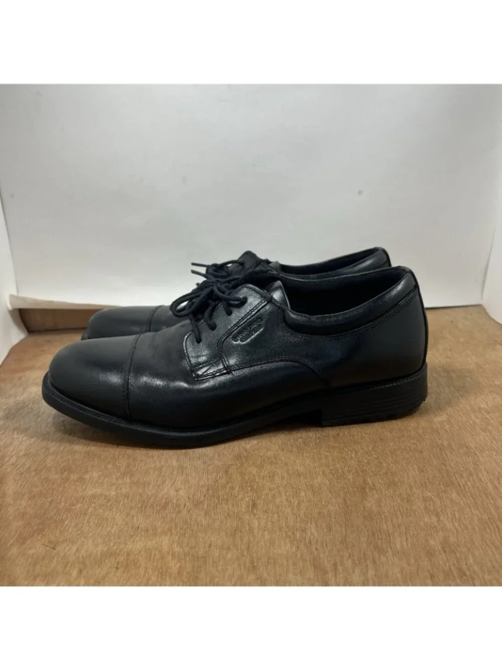 Rockport Essential Details Cap Toe Men Size 9.5 Black Oxfords Shoes Waterproof